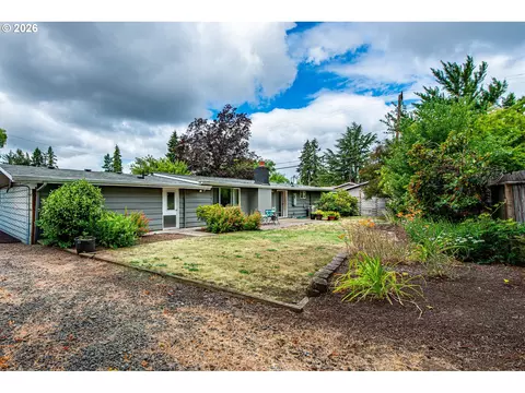 Exterior - 3499 Western Dr, Eugene, OR 97401 photo 6 of 10