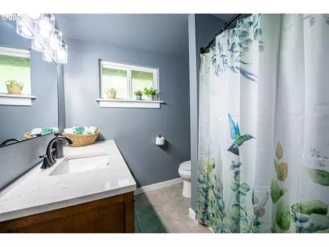 Bath - 3499 Western Dr, Eugene, OR 97401 photo 1 of 1