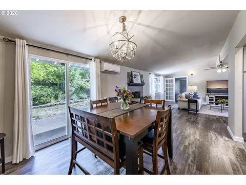 Dining - 3499 Western Dr, Eugene, OR 97401 photo 3 of 4