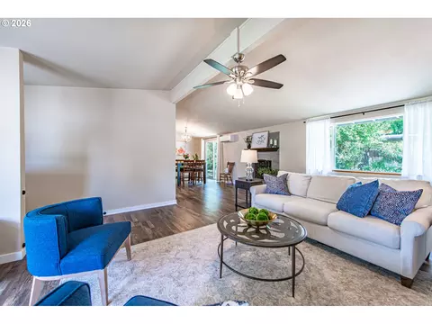 Living - 3499 Western Dr, Eugene, OR 97401 photo 3 of 6