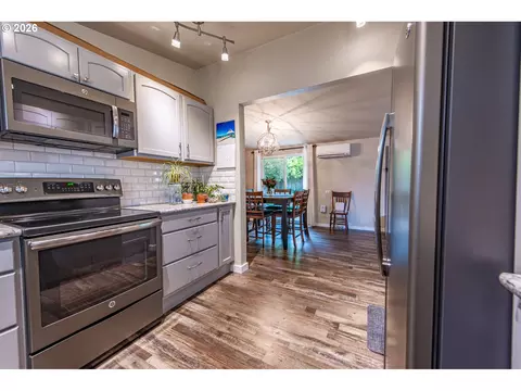 Kitchen - 3499 Western Dr, Eugene, OR 97401 photo 4 of 4