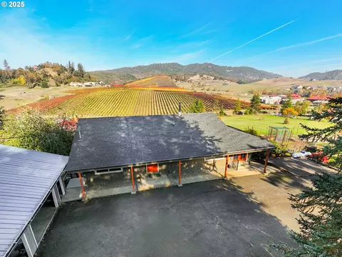 411 Woodland Dr, Winston, OR 97496