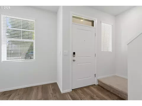 Entry Way - 861 N 19th Ave, Cornelius, OR 97113 photo 2 of 2