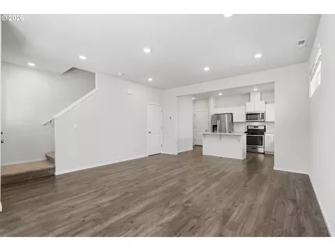 Living - 861 N 19th Ave, Cornelius, OR 97113 photo 2 of 2