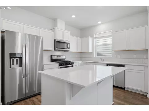 Kitchen - 861 N 19th Ave, Cornelius, OR 97113 photo 2 of 4