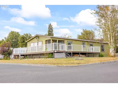 299 4th St, Maupin, OR 97037
