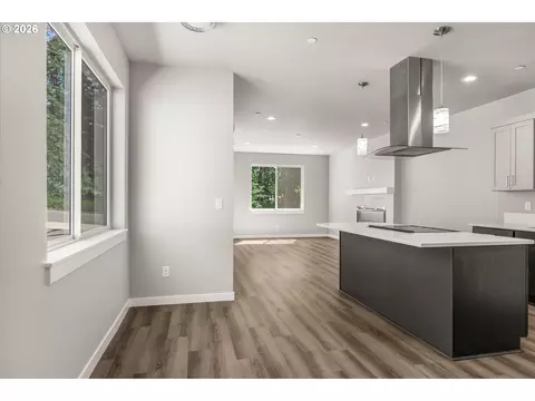 Living - 177 NW Mawrcrest Ave, Gresham, OR 97030 photo 3 of 4
