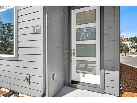 Entry Way - 177 NW Mawrcrest Ave, Gresham, OR 97030 photo 1 of 1