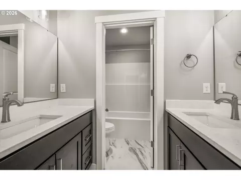 Bath - 177 NW Mawrcrest Ave, Gresham, OR 97030 photo 2 of 2