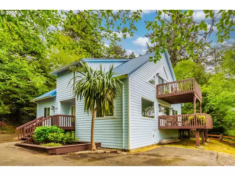 839 SW 50th St, Lincoln City, OR 97367