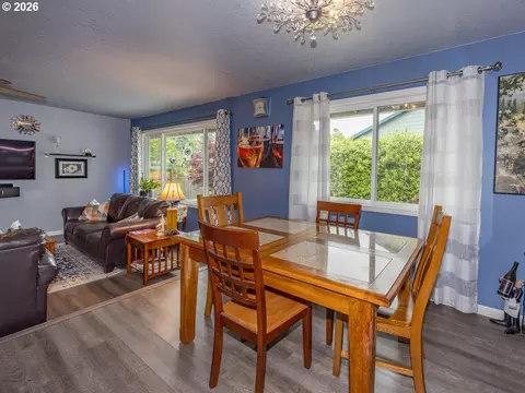 Dining - 2331 SW 27th Dr, Gresham, OR 97080 photo 1 of 3