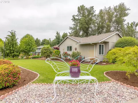 Exterior - 2331 SW 27th Dr, Gresham, OR 97080 photo 4 of 7