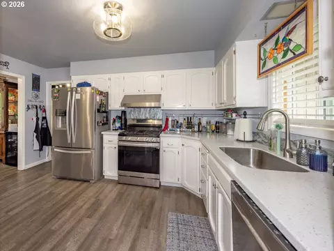 Kitchen - 2331 SW 27th Dr, Gresham, OR 97080 photo 1 of 4