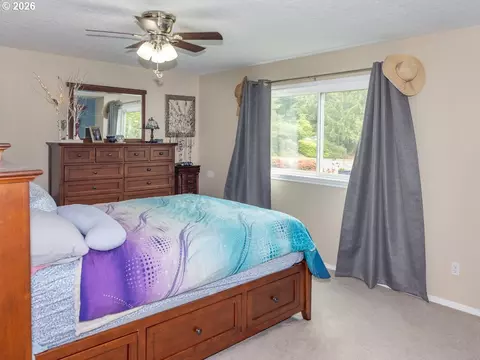 Bedroom - 2331 SW 27th Dr, Gresham, OR 97080 photo 3 of 5