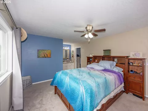 Bedroom - 2331 SW 27th Dr, Gresham, OR 97080 photo 2 of 5