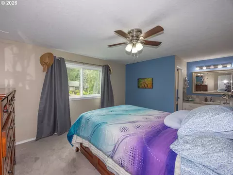Bedroom - 2331 SW 27th Dr, Gresham, OR 97080 photo 1 of 5