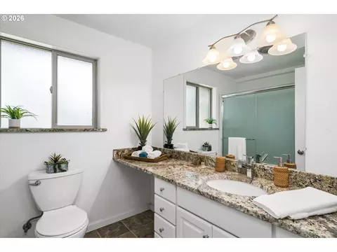 Bath - 3820 Kendra St, Eugene, OR 97404 photo 1 of 2