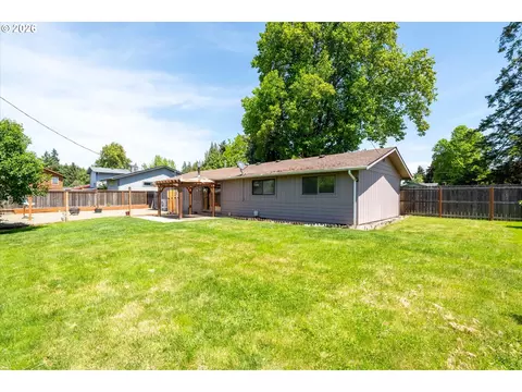 Exterior - 3820 Kendra St, Eugene, OR 97404 photo 4 of 10