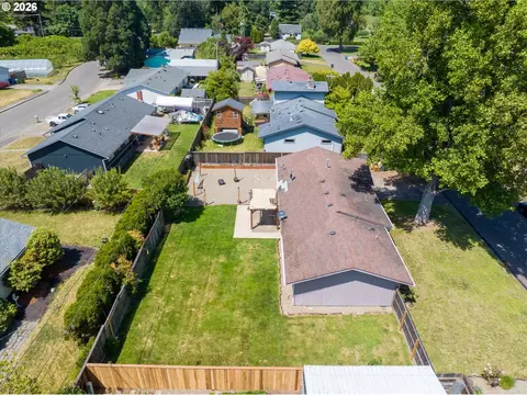 View/Area - 3820 Kendra St, Eugene, OR 97404 photo 1 of 8