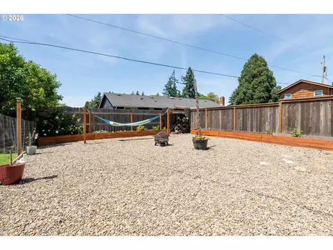 Exterior - 3820 Kendra St, Eugene, OR 97404 photo 8 of 10
