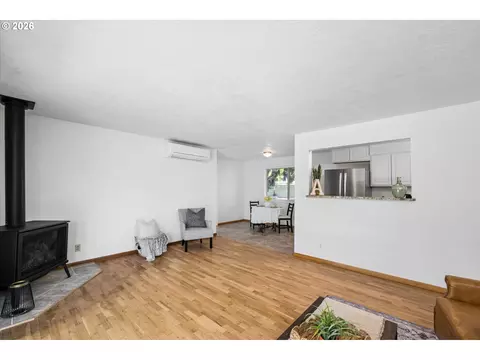 Living - 3820 Kendra St, Eugene, OR 97404 photo 4 of 4