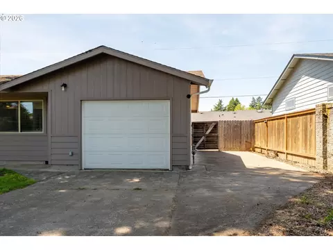 Exterior - 3820 Kendra St, Eugene, OR 97404 photo 2 of 10