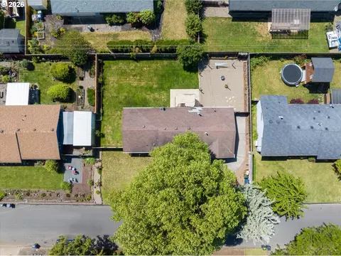 View/Area - 3820 Kendra St, Eugene, OR 97404 photo 2 of 8