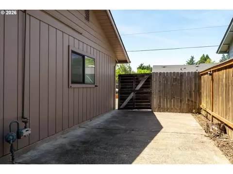 Exterior - 3820 Kendra St, Eugene, OR 97404 photo 10 of 10