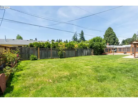 Exterior - 3820 Kendra St, Eugene, OR 97404 photo 5 of 10