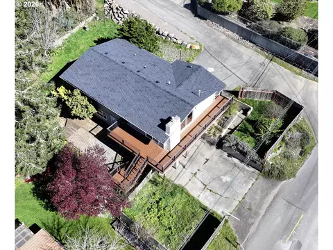 1214 Ransom Ave, Brookings, OR 97415