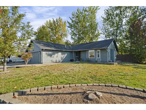 859 Hammer Ct, Harrisburg, OR 97446