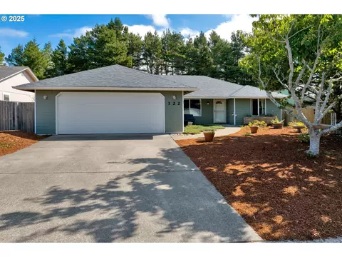 122 Park Village Loop, Florence, OR 97439