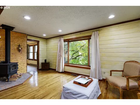Living - 370 SW 4th St, Gresham, OR 97080 photo 4 of 5
