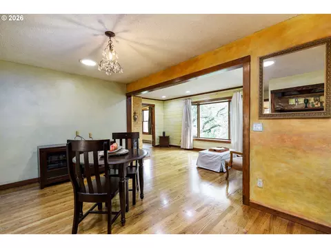 Dining - 370 SW 4th St, Gresham, OR 97080 photo 4 of 5