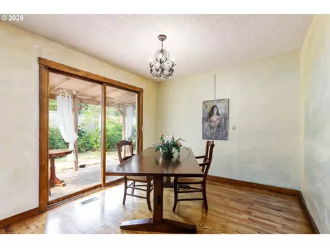 Dining - 370 SW 4th St, Gresham, OR 97080 photo 3 of 5