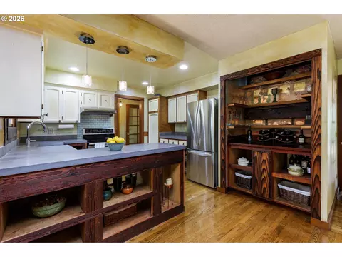 Kitchen - 370 SW 4th St, Gresham, OR 97080 photo 1 of 7