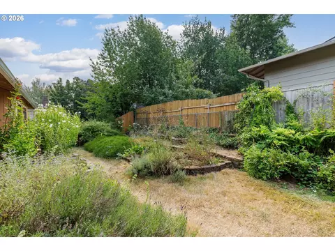 Exterior - 370 SW 4th St, Gresham, OR 97080 photo 8 of 8