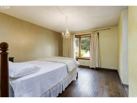 Bedroom - 370 SW 4th St, Gresham, OR 97080 photo 2 of 3