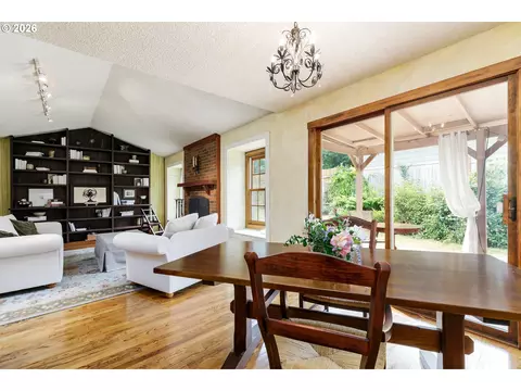 Dining - 370 SW 4th St, Gresham, OR 97080 photo 1 of 5