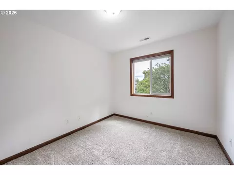 Bedroom - 810 E 9th St, Newberg, OR 97132 photo 4 of 6