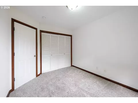 Bedroom - 810 E 9th St, Newberg, OR 97132 photo 5 of 6