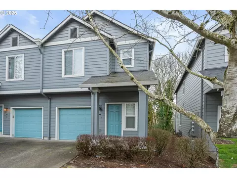 Exterior - 810 E 9th St, Newberg, OR 97132 photo 2 of 5