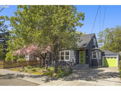 1415 NE Jarrett St, Portland, OR 97211