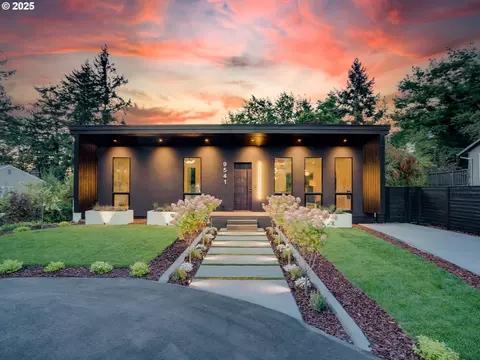 9541 SW 62nd Dr, Portland, OR 97219