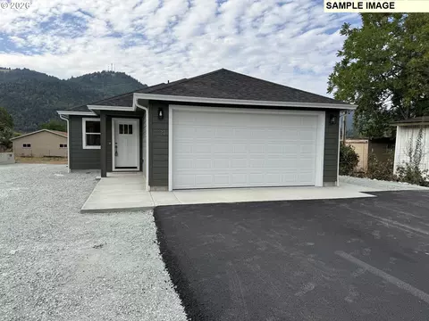 1117 Laura St, Myrtle Creek, OR 97457