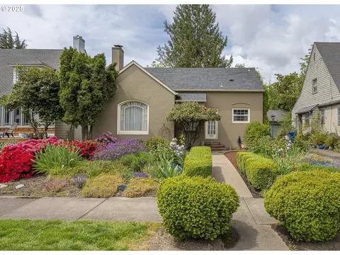 569 24th St NE, Salem, OR 97301