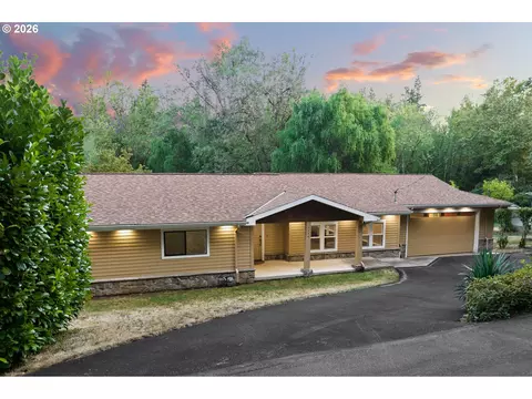5140 Lower Dr, Lake Oswego, OR 97035