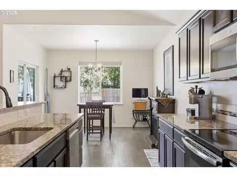 Kitchen - 5775 Donohoe Ave, Eugene, OR 97402 photo 6 of 6