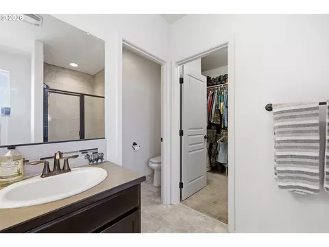 Bath - 5775 Donohoe Ave, Eugene, OR 97402 photo 3 of 4