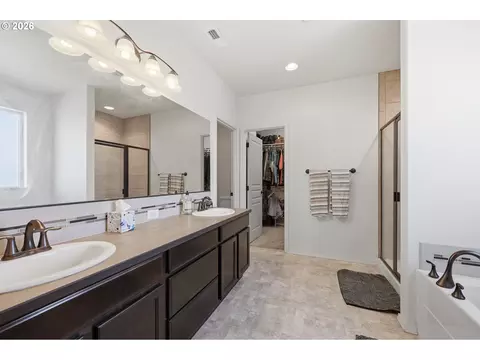 Bath - 5775 Donohoe Ave, Eugene, OR 97402 photo 1 of 4